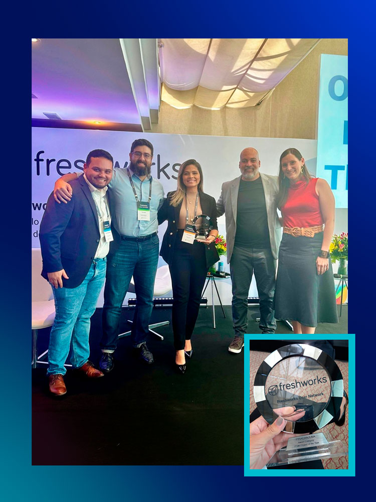 Piracanjuba team receiving an award from Freshworks at a corporate event, recognizing their ITSM migration to Freshservice.